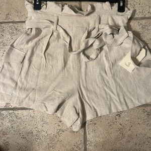 Love & piece Linen Paper Bag shorts size L NWT